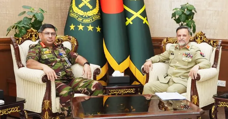 সেনাপ্রধানের সঙ্গে পাকিস্তানের এইচআইটি চেয়ারম্যান